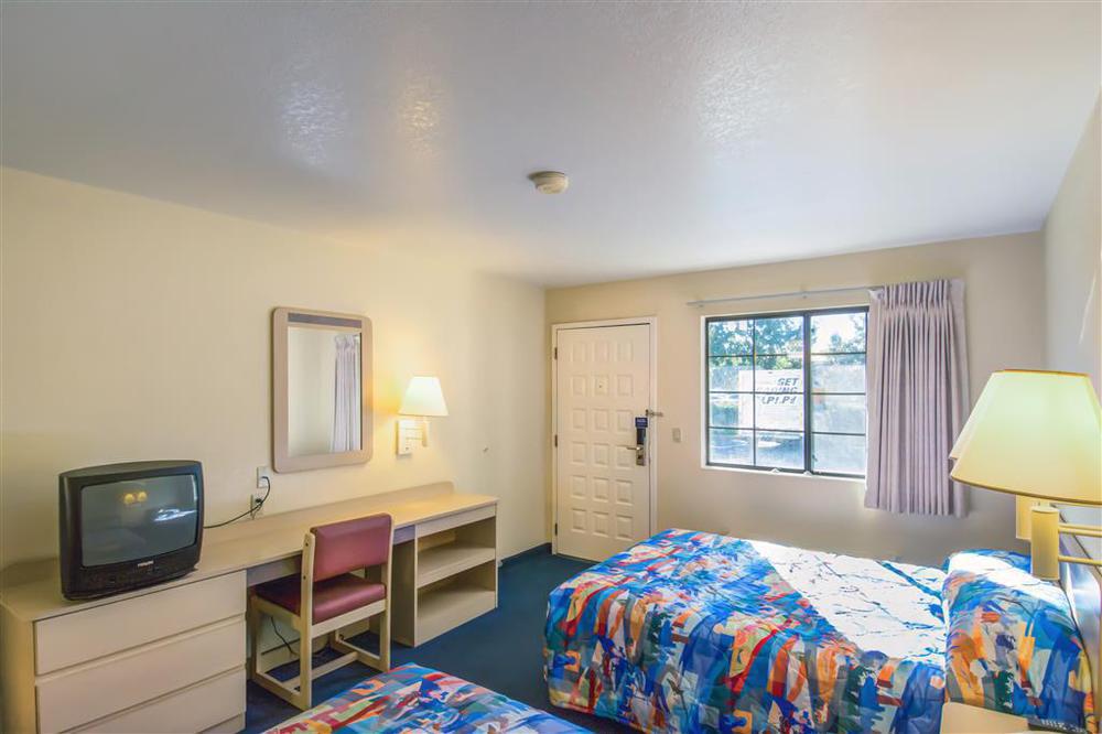 Motel 6-Redding, Ca - South الغرفة الصورة