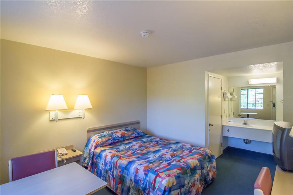 Motel 6-Redding, Ca - South الغرفة الصورة