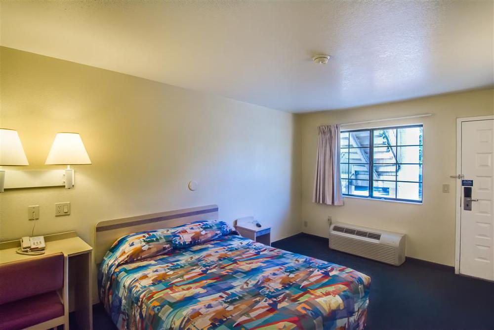 Motel 6-Redding, Ca - South الغرفة الصورة