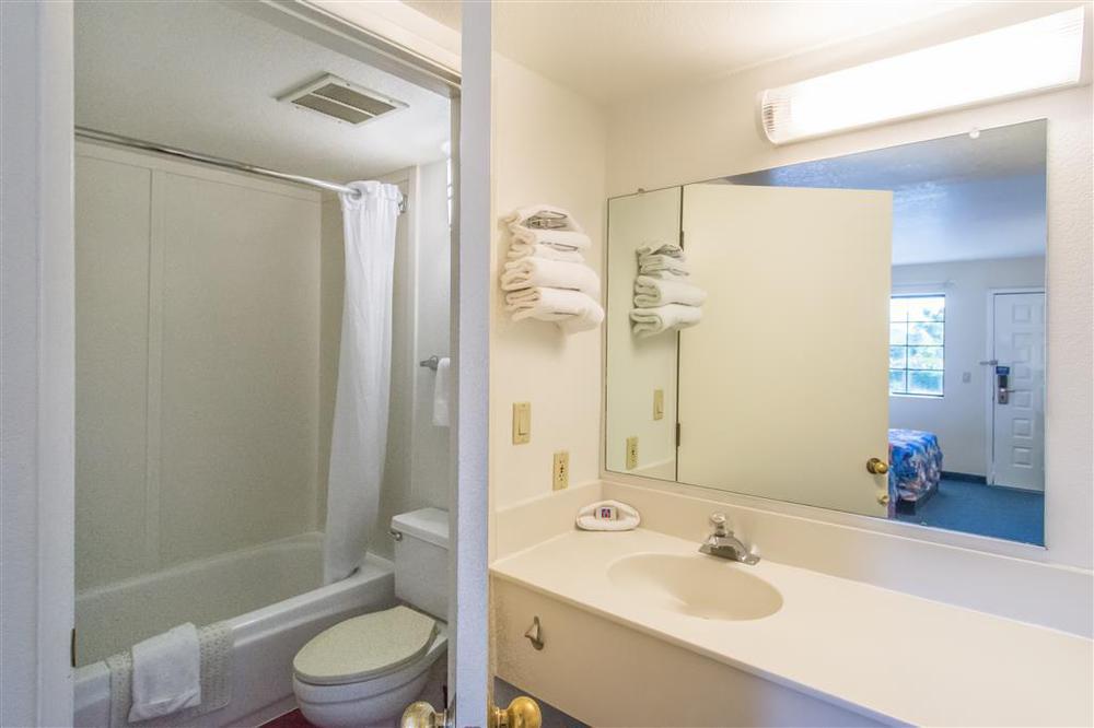 Motel 6-Redding, Ca - South الغرفة الصورة