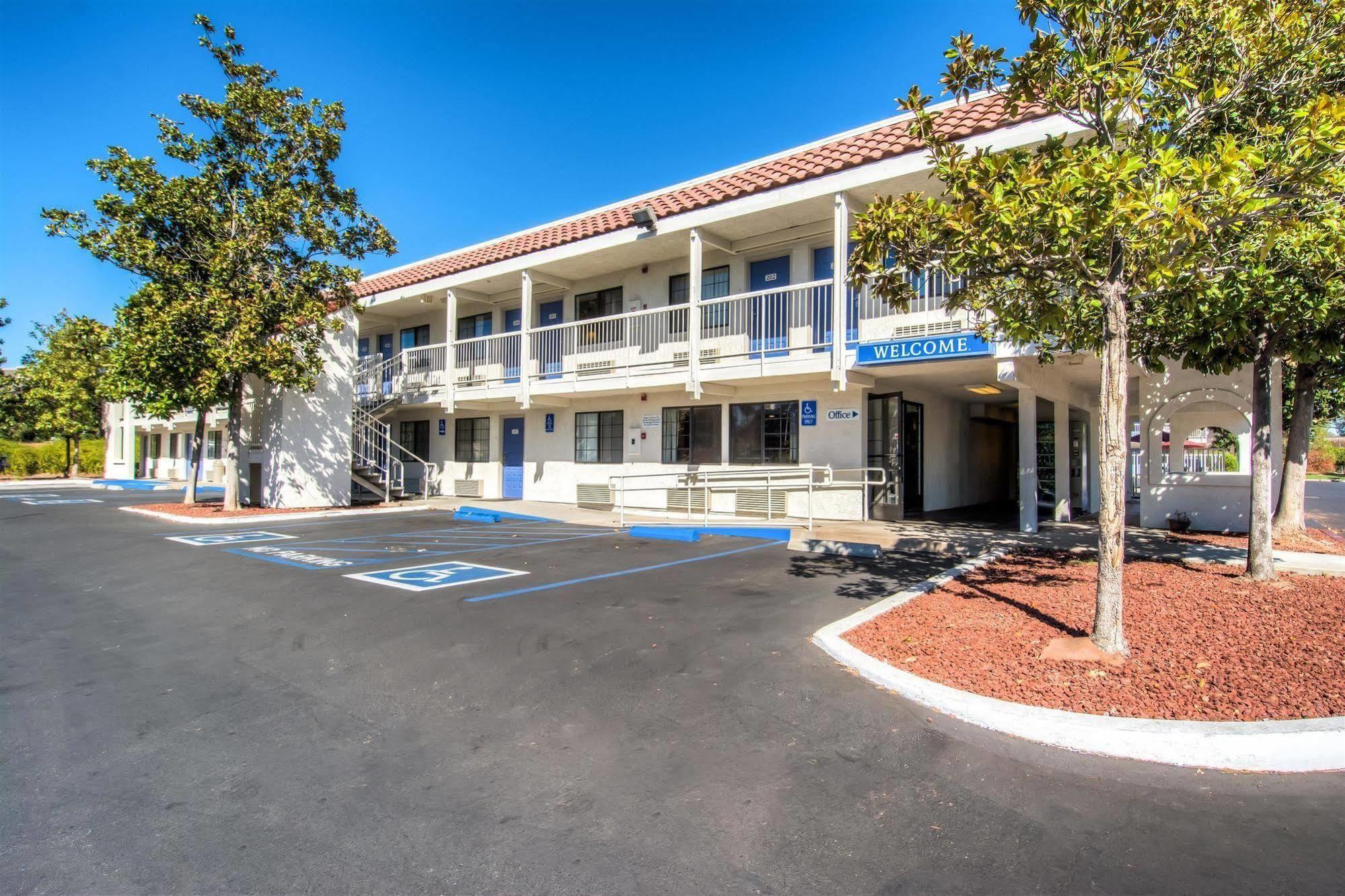 Motel 6-Redding, Ca - South المظهر الخارجي الصورة