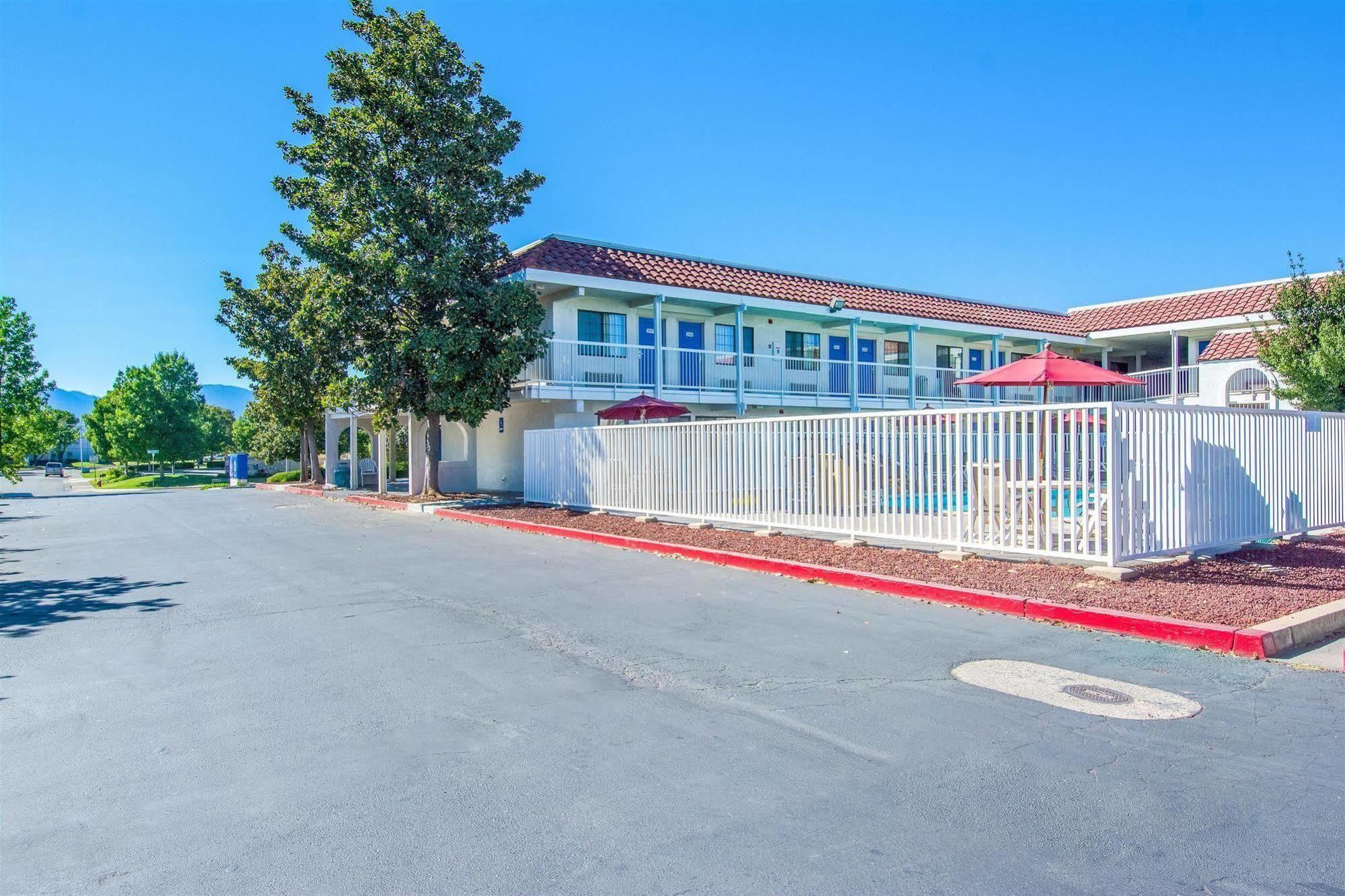 Motel 6-Redding, Ca - South المظهر الخارجي الصورة