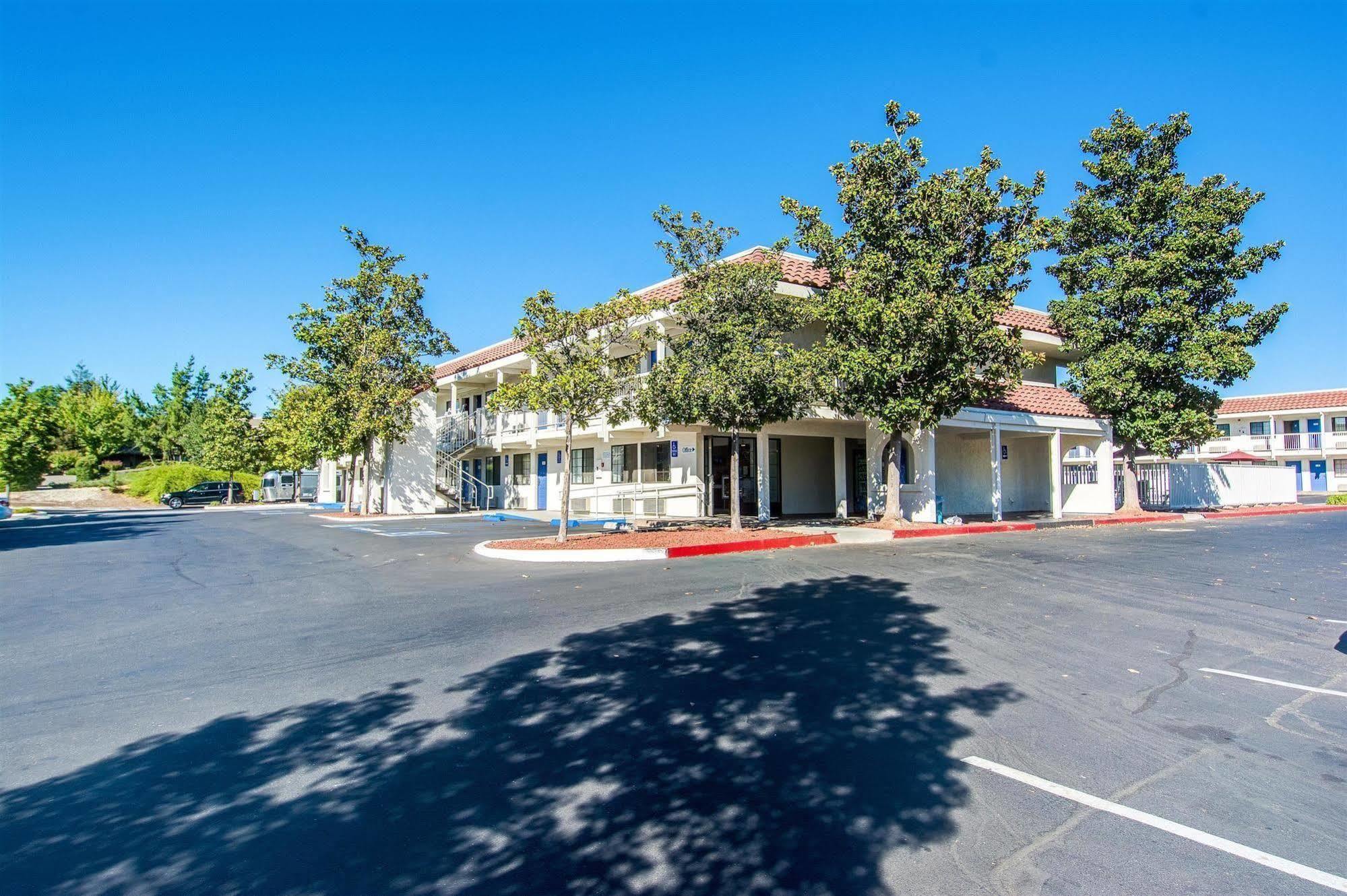 Motel 6-Redding, Ca - South المظهر الخارجي الصورة