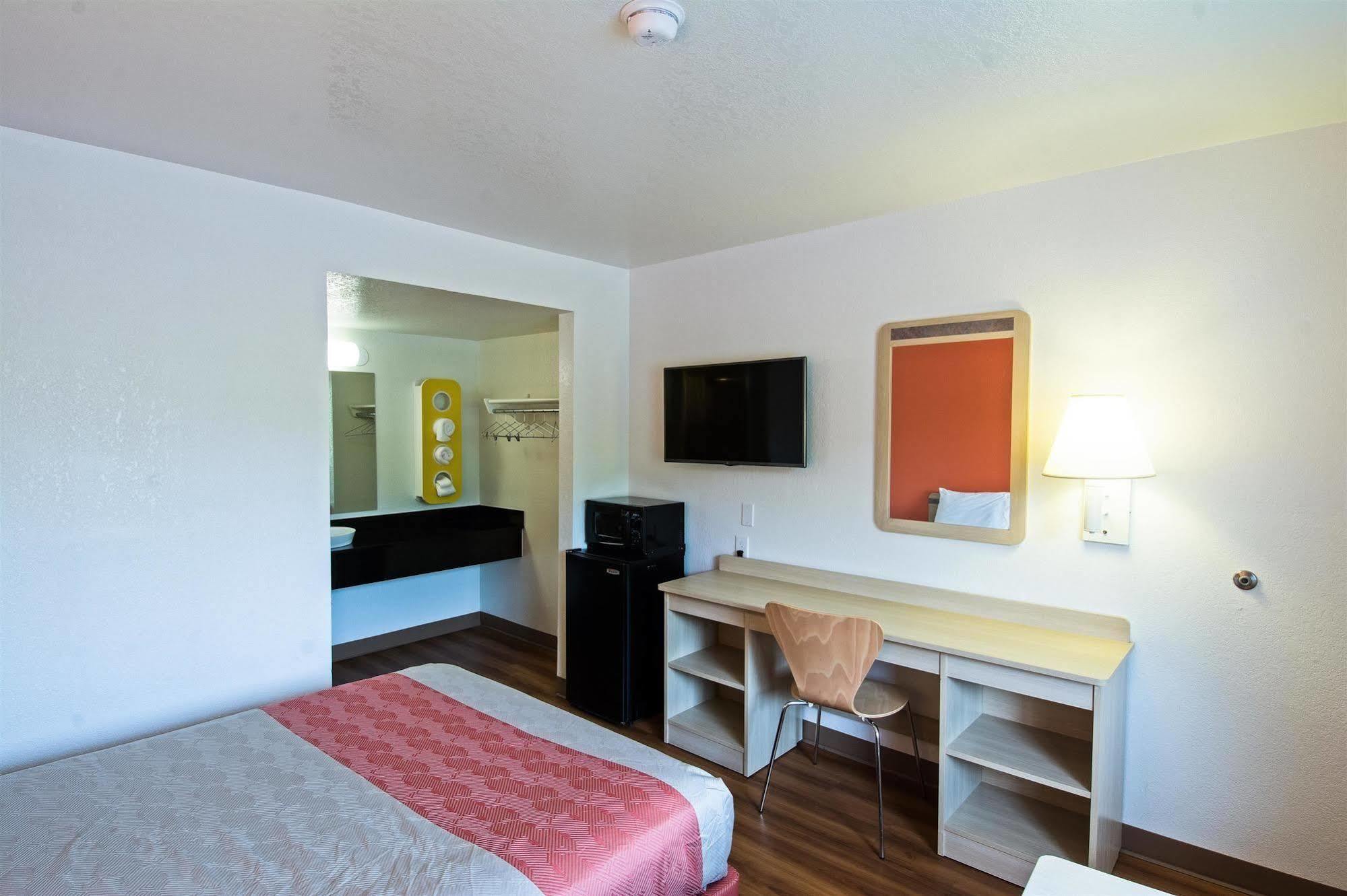 Motel 6-Redding, Ca - South المظهر الخارجي الصورة