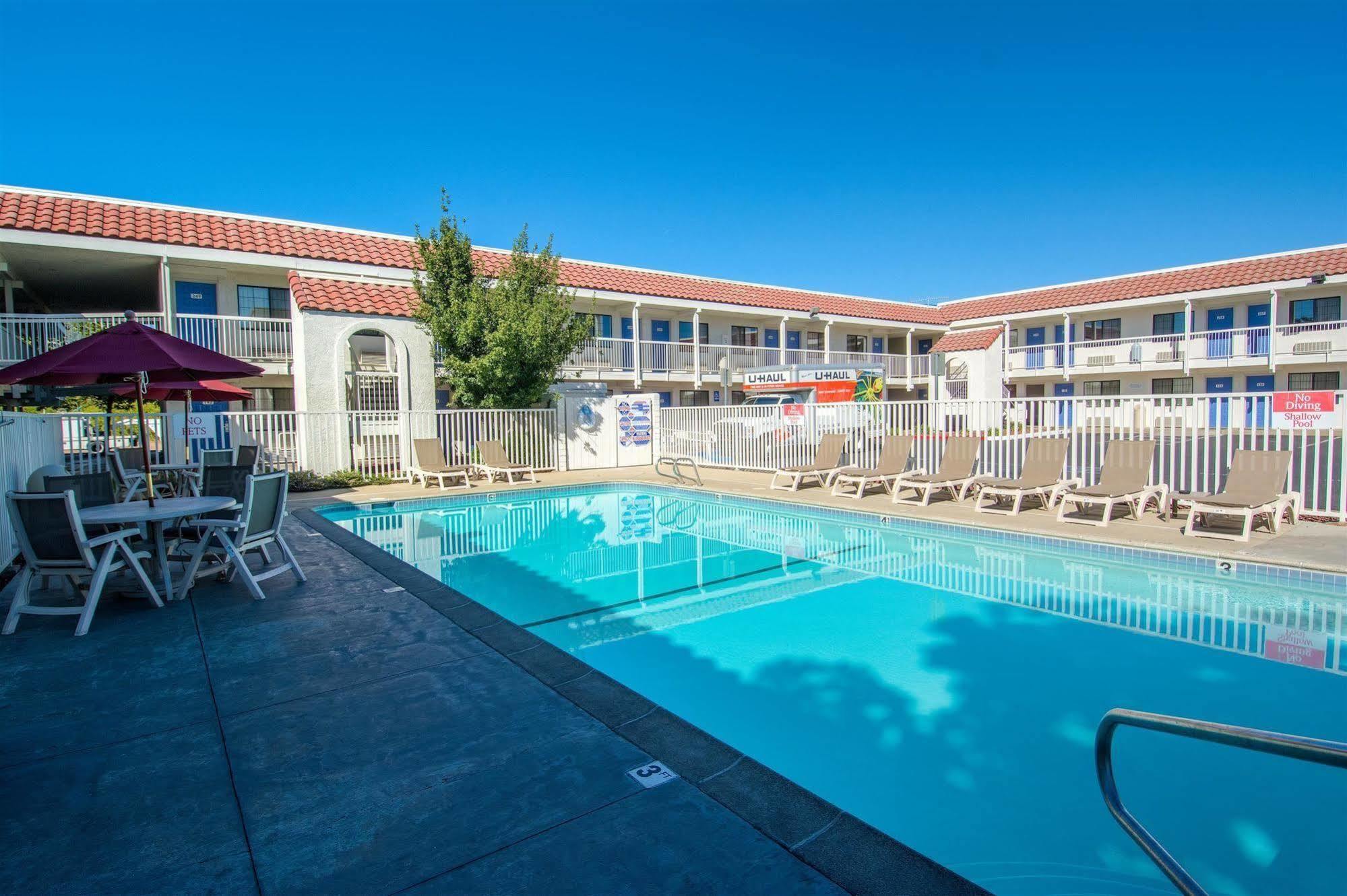 Motel 6-Redding, Ca - South المظهر الخارجي الصورة