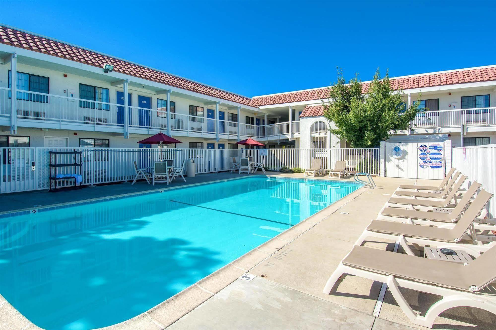 Motel 6-Redding, Ca - South المظهر الخارجي الصورة