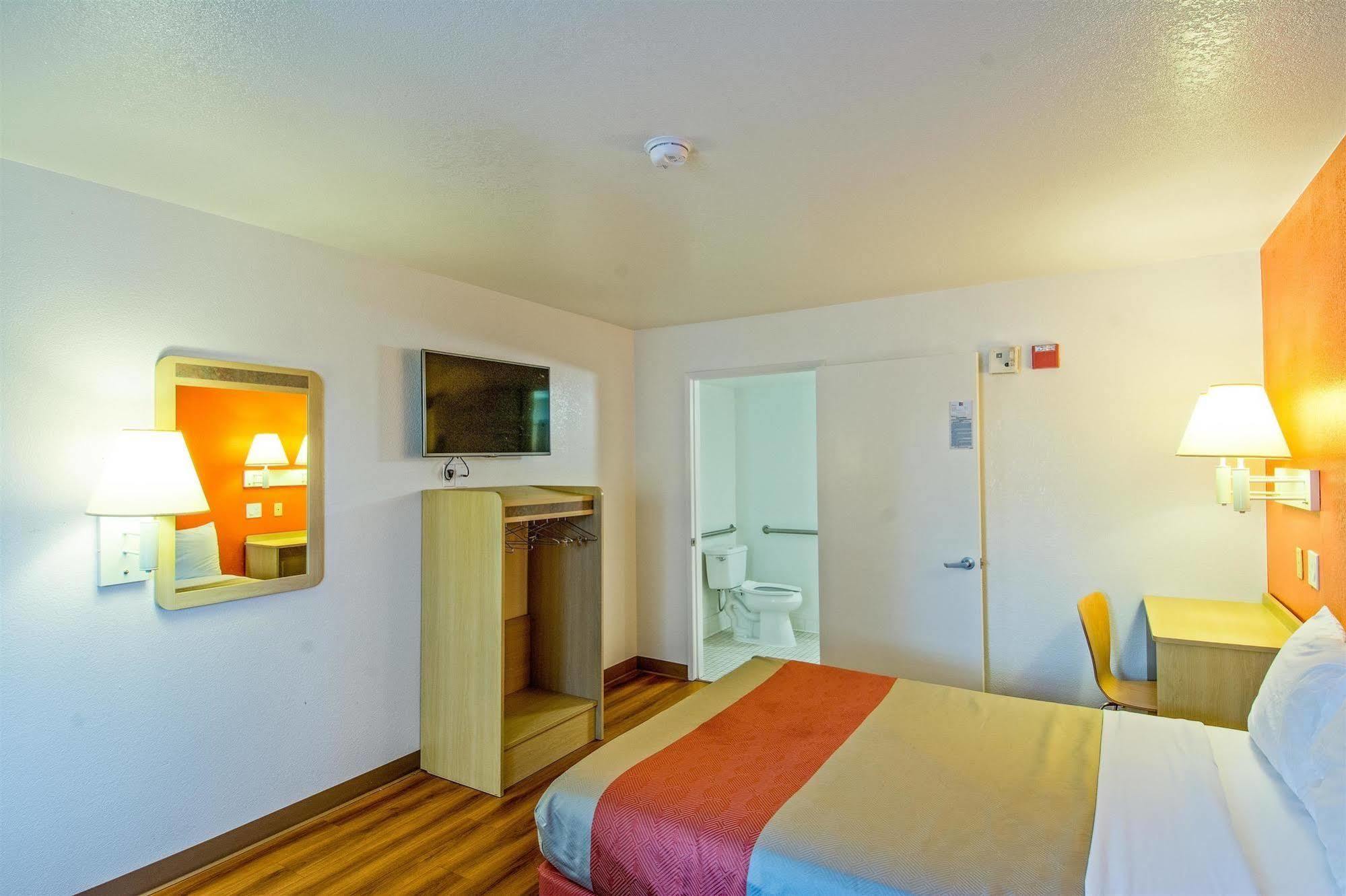 Motel 6-Redding, Ca - South المظهر الخارجي الصورة