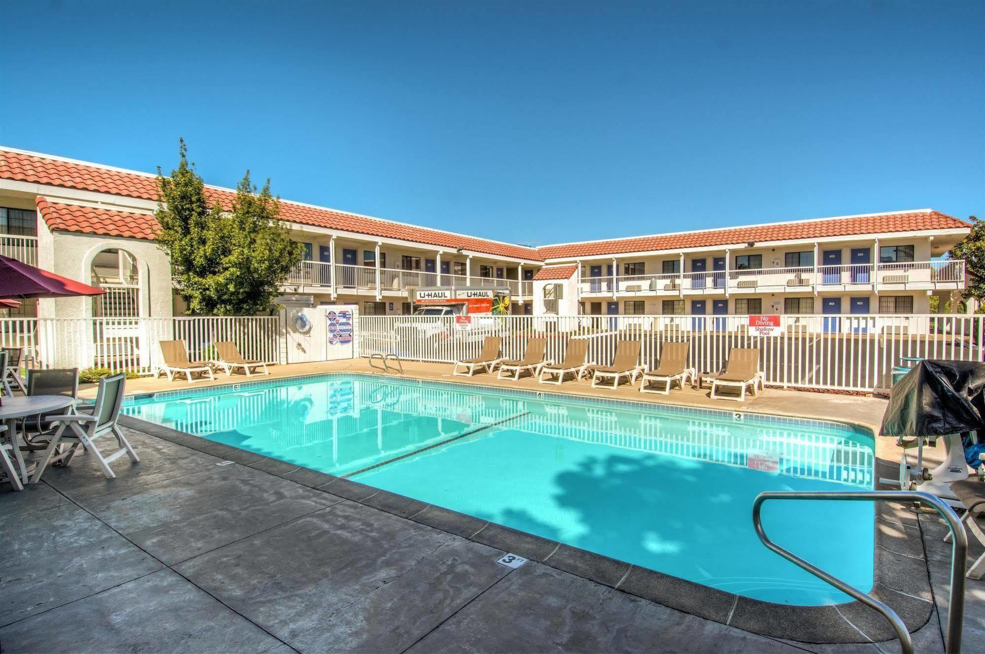 Motel 6-Redding, Ca - South المظهر الخارجي الصورة