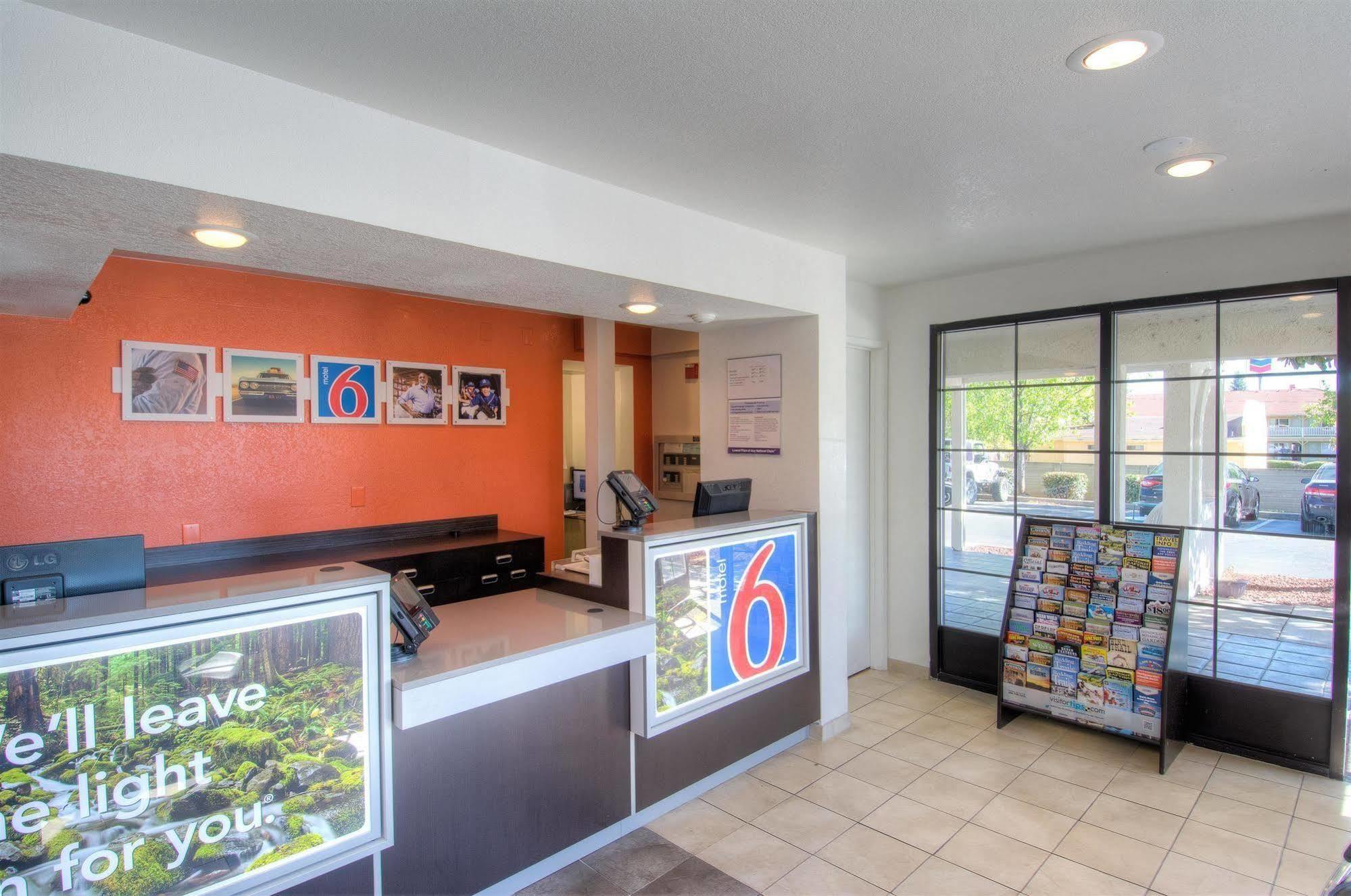 Motel 6-Redding, Ca - South المظهر الخارجي الصورة